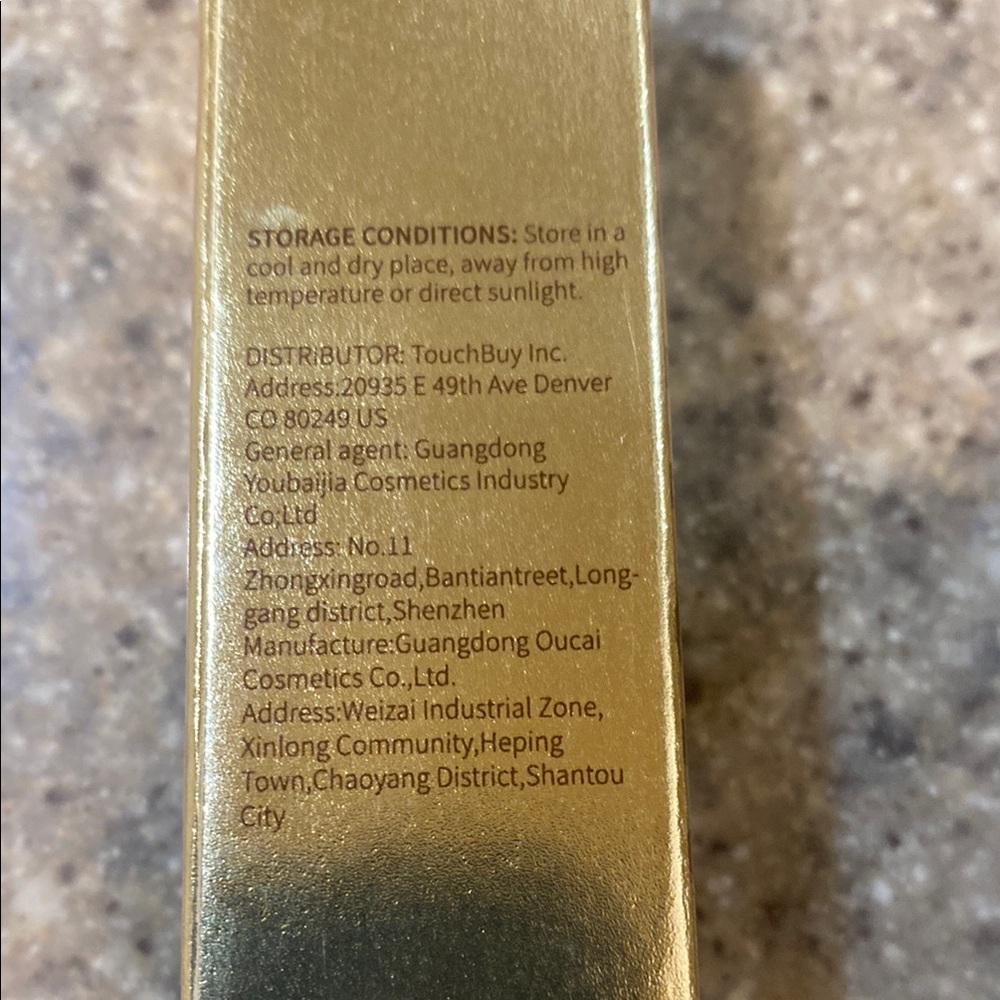 Transfer Proof Color Changing Lipstick - Picture 4 of 9